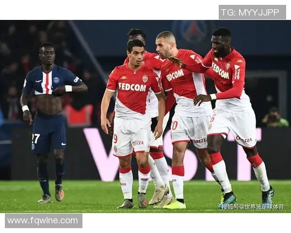 法甲赛场巴黎圣日耳曼击败摩纳哥获胜，尤马尔双响助球队取得胜利