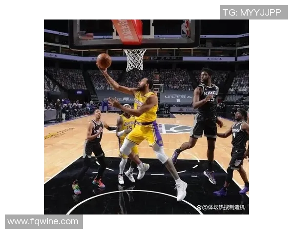 勇士击败湖人，拉塞尔表现抢眼：篮坛激战中的传奇时刻